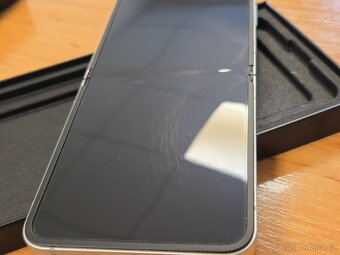 Samsung Galaxy Z Flip 6 Peach - 5