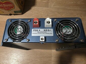 Měnič s čistě sinusovým proudem 1800 W 12 V s proudovým chrá - 5