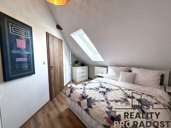 Rodinný dům 7+kk, který má styl, srdce i garáž – Kuchařovice - 5