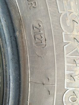 Prodám zimní gumy Sava eskimo 185/60 R15 DOT 3323 - 5