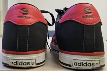 Podám boty Adidas černé. výborný stav- vel. 43/44 - 5