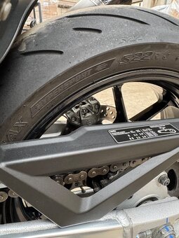 Aprilia Tuono V4 Factory - 5