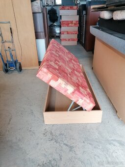 Válendy s úložným prostorem, postele zadáno - 5