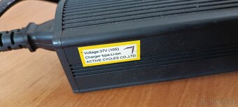Cestovní nabíječka baterií elektrických vozíků, skútrů a ele - 5
