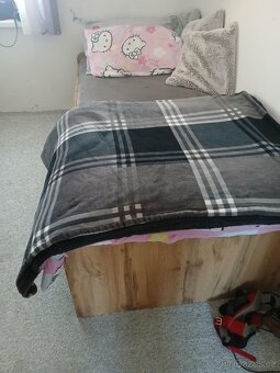 Postel se šuplíkem - 5