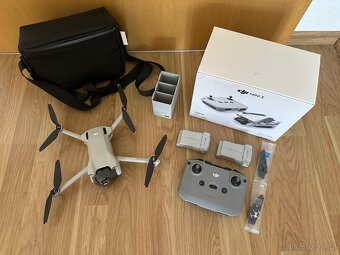 Dron DJI Mini 3 Fly More Combo šedý - 5