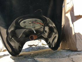 Prodám náhradní díly suzuki M 800 intruder, od r. v. 2005 - 5