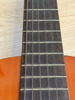 Klastická kytara Yamaha C40 se strapp buttons a pouzdrem - 5