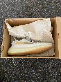 Yeezy 350 v2 hyperspace - 5