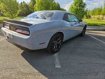 Dodge Challenger 5.7 Hemi NEHAVAROVANÉ - 5