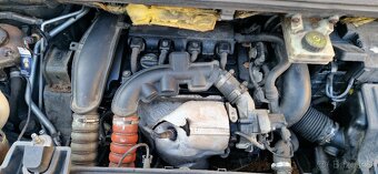 Prodám náhradní díly na Peugeot 5008 1.6THP - 5