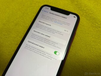 iPhone 11 Red • 128 GB • Ve velmi dobrém stavu - 5