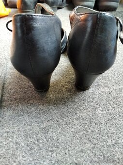 Dvoje krásné lodičky (znJana) vel.38, cena celkem - 5