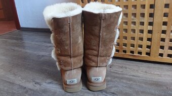 Hnědé vysoké kožené válenky UGG v.38 - 5