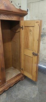 Starožitná skříň - 5