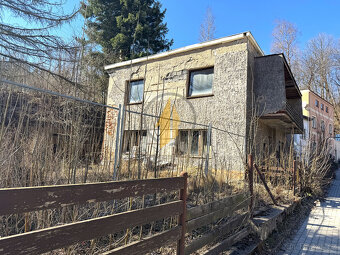 Prodej domu se 2 bytovými jednotkami, garážemi a zahradou - 5