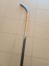 Dětská hokejka Easton V1E, pravá, 50 flex - 5