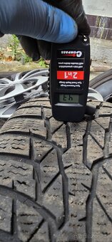 Zimni pneu 185 60/15+ disky a poklice - 5