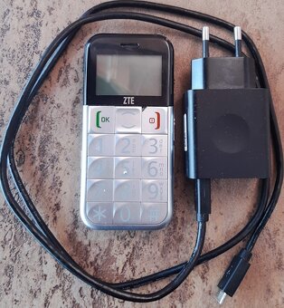 Mobil pro seniory s rádiem ZTE - 5