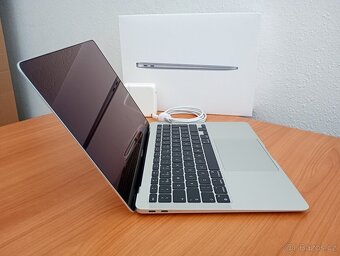 Macbook Air 13 palců M1 chip 16GB RAM 512 SSD 36 cyklů - 5