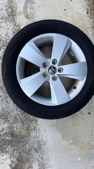 Prodám originál ALU Škoda 185/60/15 5x100 Nexen - 5