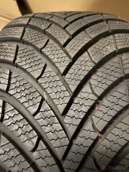 Original zimni alu Peugeot 308 III 225/45/17 95% - 5