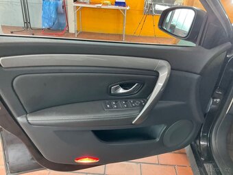 Renault Laguna III 2.0dCi 127kW 4Control - automat - tažné - 5