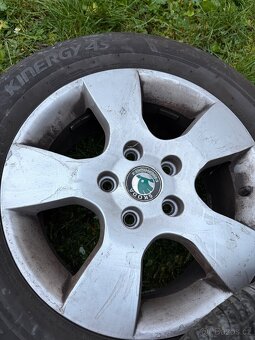 Celoroční originál Škoda alu kola 5x112 205/60R15 - 5