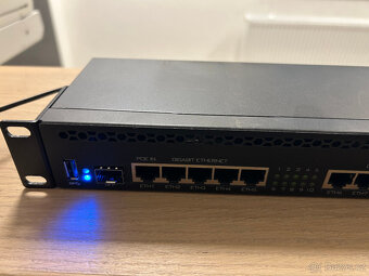 Router Mikrotik RB 3011 - 5