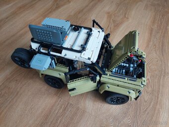 Lego Technic Land Rover Defender 42110 - 5