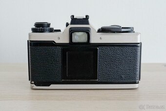 Olympus OM-4 Ti + Zuiko OM 28mm f/3.5 - 5