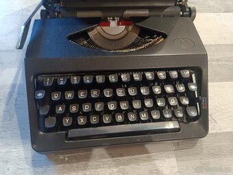 Starý psací stroj - 5