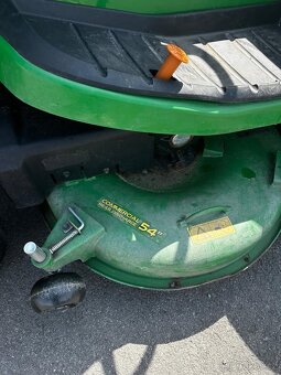 Profesionální žací traktor JOHN DEERE X950R - 5