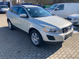 Volvo XC60 2,0 D4 5VÁLEC 120KW MAN 2WD NAVI ČR SPZ SERVISOVA - 5