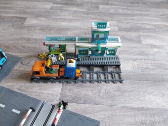 Lego City vlak 60337, Lego City vlakové nádraží 60335 - 5