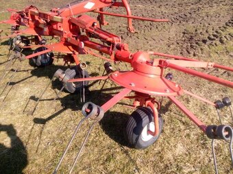 Obraceč sena a píce KUHN GF 5000 - 5