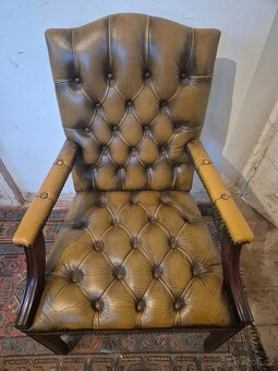KŘESLO K PSACÍMU STOLU - CHESTERFIELD ( GAINSBOROUGH CARVER - 5