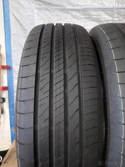 Sada letních pneu 215/60/17.Goodyear. - 5