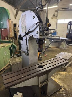 Hydraulický lis CDC 30 - 7 - 5