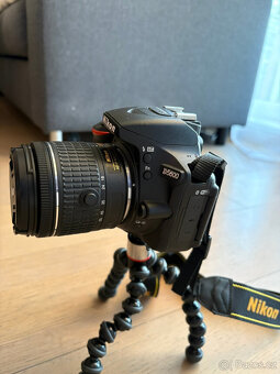 Téměř nepoužitý Nikon D5600 - komplet - 5