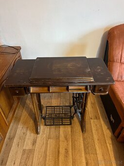 Prodám funkční starožitný šicí stroj - 5