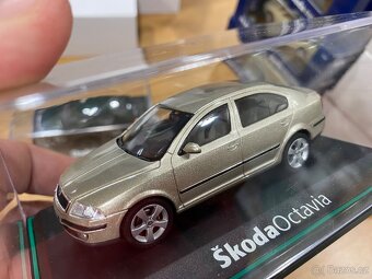 Škoda Octavia 2 sedan + combi, model 1:43, různé barvy - 5