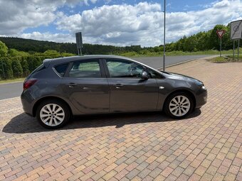 OPEL ASTRA J 1.6 16V 85kW-2010-128.772KM-XENON,AC,VÝHŘEV- - 5