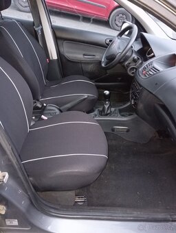 Peugeot 206+ ,1,4 benzín,120000km - 5
