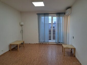 Pronájem moderního 2+kk s terasou a parkováním ve Slatině - 5