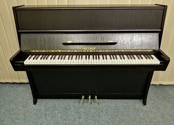 Prodám pianino PETROF K 114, černý satén, TOP stav - 5