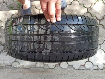 Prodám pneu Hankook Ventus V12 Evo2,215/40r17 vzorek cca 6mm - 5