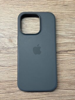iPhone 16 Pro Silikonový kryt MagSafe šedý - 5