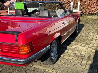 Mercedes-Benz 500 SL z roku 1985 - 5