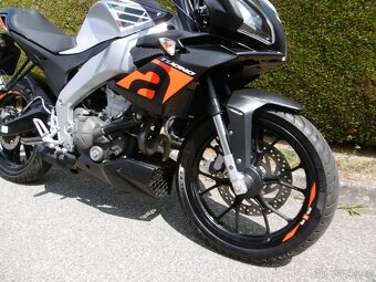 Aprilia Tuono 125 rv. 2019 11kw - otevřená, pěkná - 5